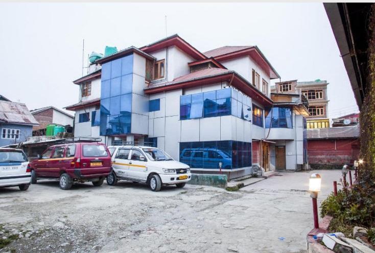 Hotel Butterfly Srīnagar Zewnętrze zdjęcie